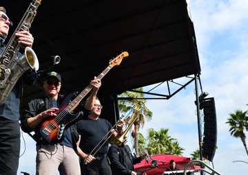 Lt. Dan Band Rocks Naval Medical Center San Diego