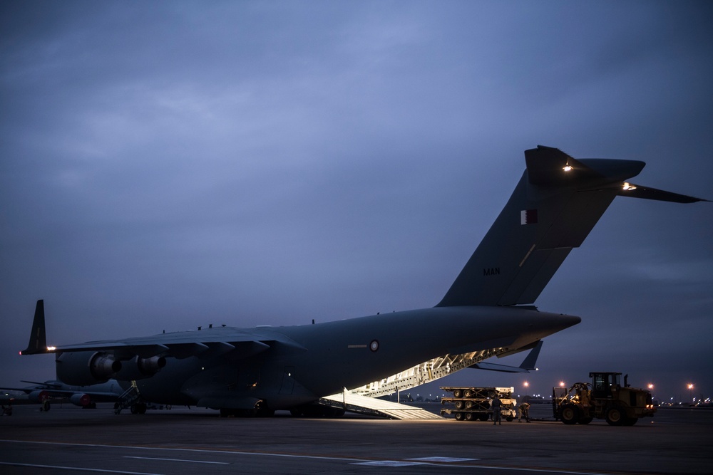 Qatar Emiri Air Force works with U.S. Air Force to move cargo