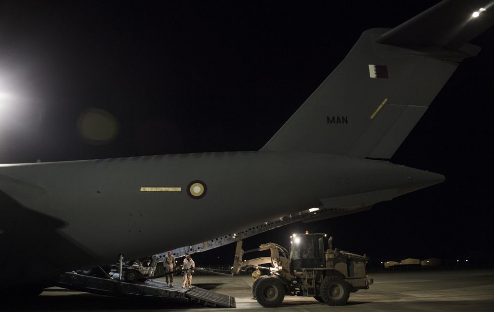 Qatar Emiri Air Force works with U.S. Air Force to move cargo