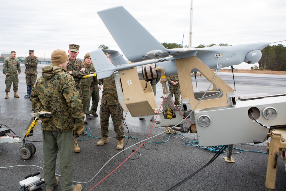 Lt. Gen. Brilakis makes a visit to 2nd MAW