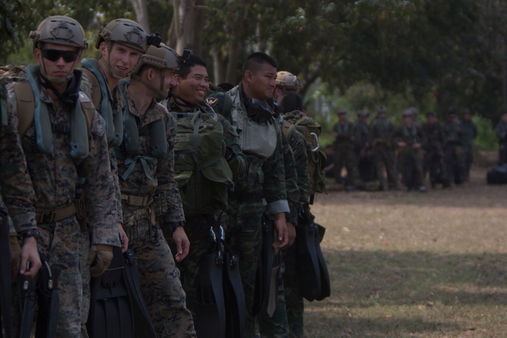 Cobra Gold 18: U.S., Thai, ROK recon Marines conduct Helocast exercise