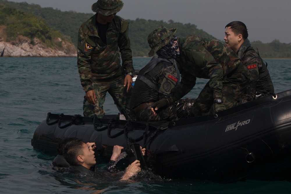 Cobra Gold 18: U.S., Thai, ROK recon Marines conducts Helocast exercise
