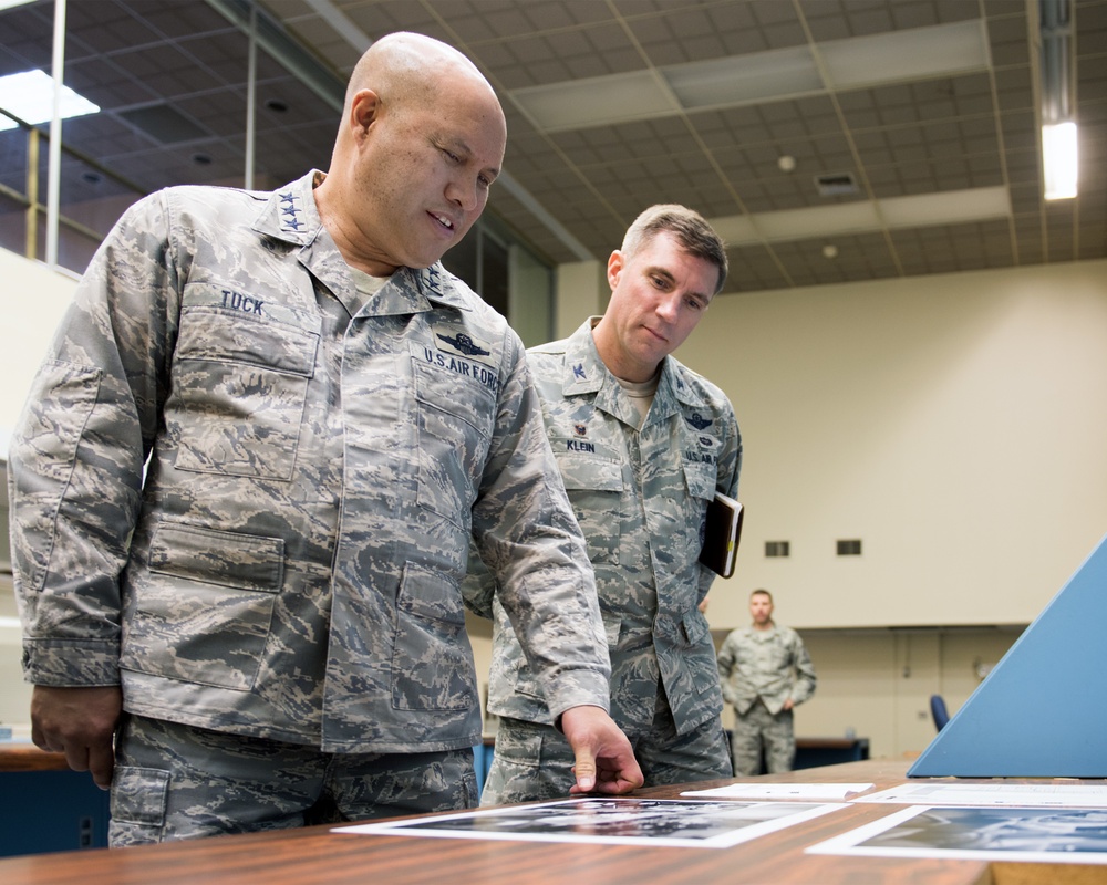 18th AF Commander visits Travis