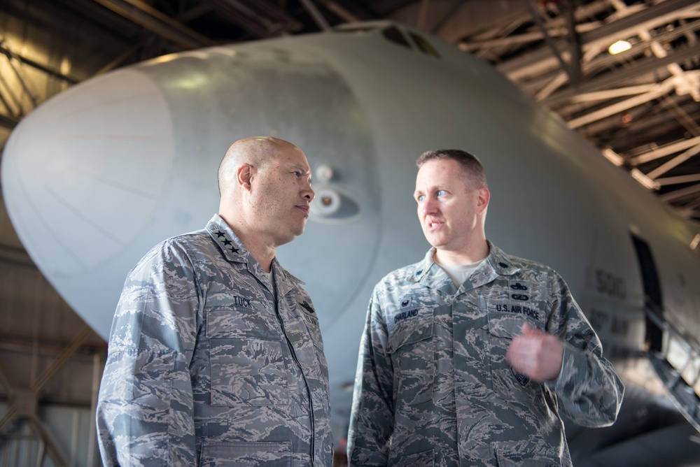 DVIDS - Images - 18th AF Commander visits Travis [Image 5 of 14]