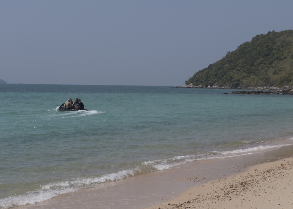 Cobra Gold 18: USN, RTN and ROK Navy Underwater Construction Teams Work Together