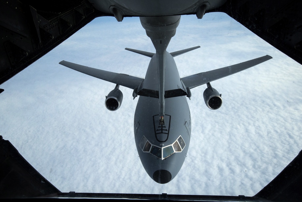 KC-10 refueling