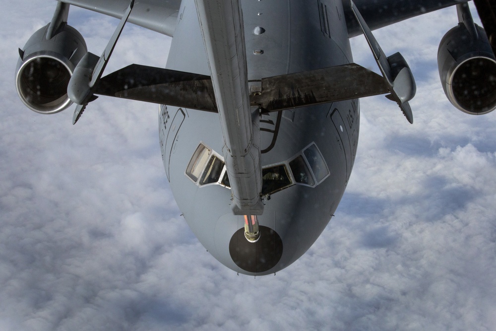 KC-10 refueling