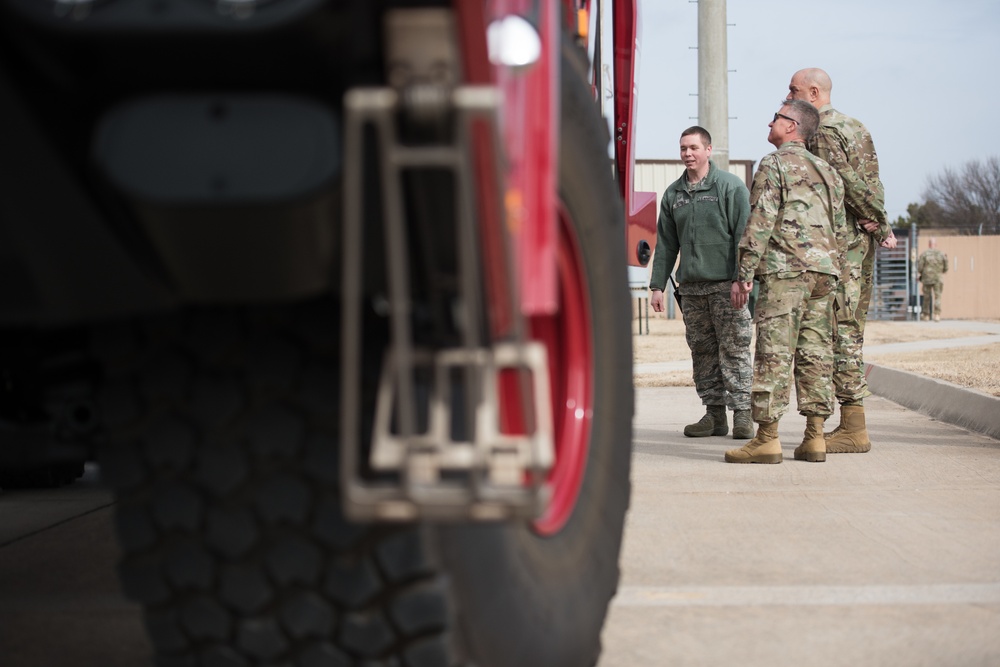 Oklahoma Adjutant General visits WRANGB