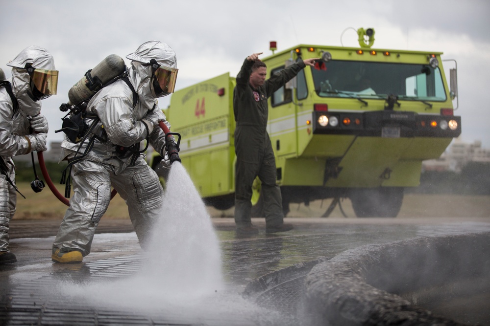 Aircraft Rescue Firefighting Marines conduct Wet Run