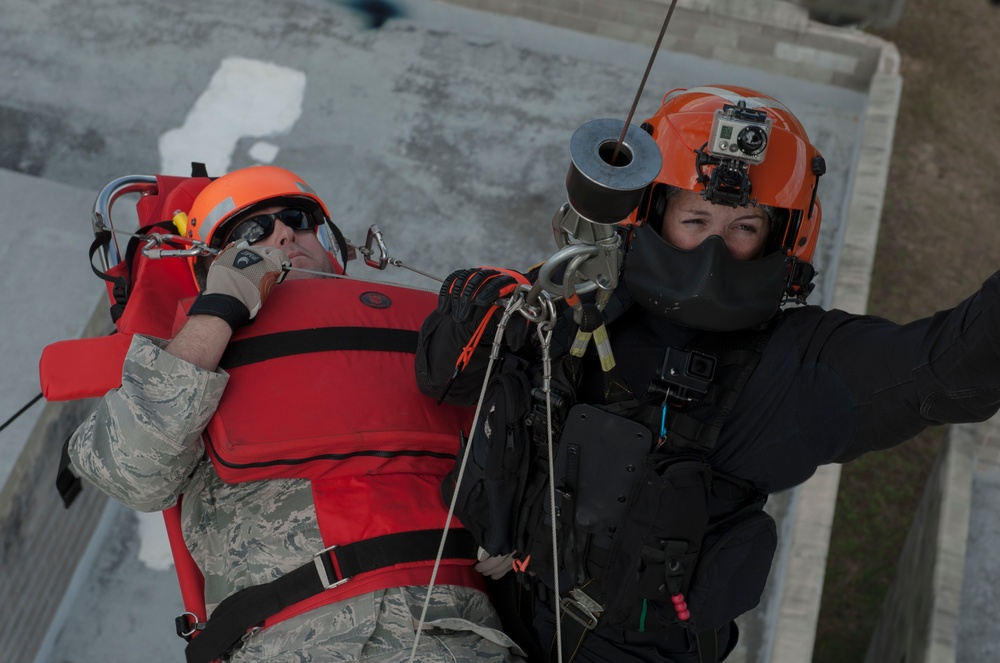 S.C. National Guard and S.C. HART conduct helicopter rescue hoist training