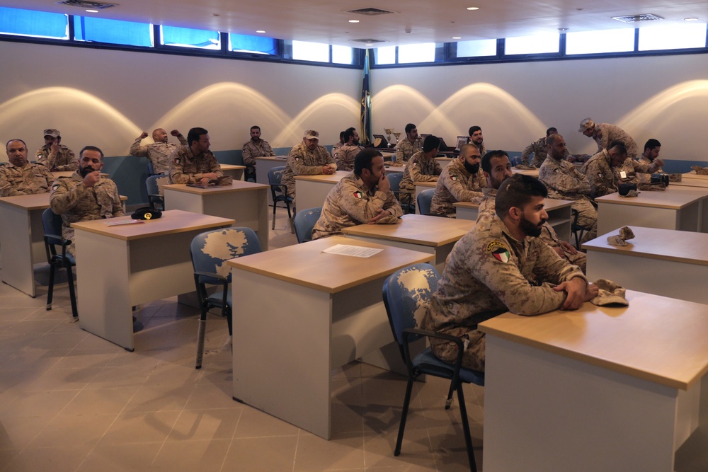 U.S. and Kuwaiti Marines share best practices