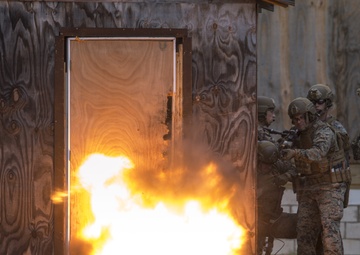 Element of surprise: 2nd recon conducts breaching range