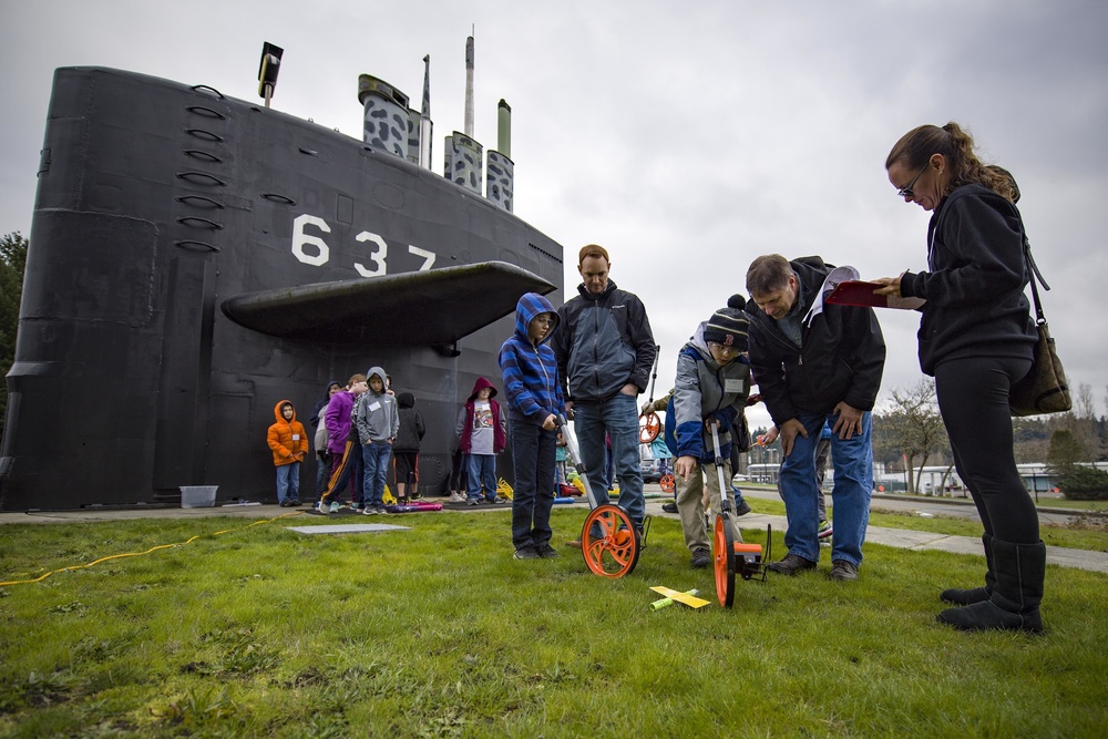 U.S. Naval Undersea Museum Hosts STEM Day