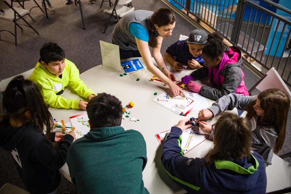U.S. Naval Undersea Museum Hosts STEM Day