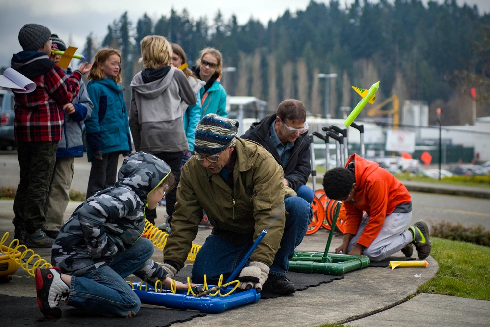 U.S. Naval Undersea Museum Hosts STEM Day