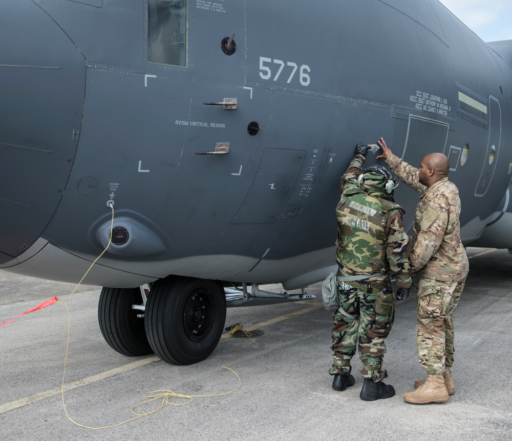 353rd SOMXS practices aircraft launch and recovery in protective gear