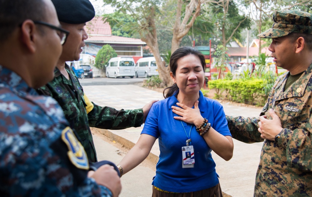 Cobra Gold 18: US Navy Chaplain Lt. Seeda visits local schools