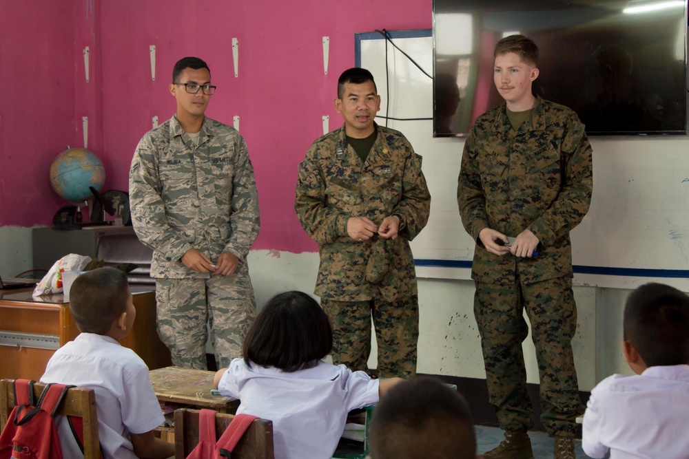 Cobra Gold 18: US Navy Chaplain Lt. Seeda visits local schools