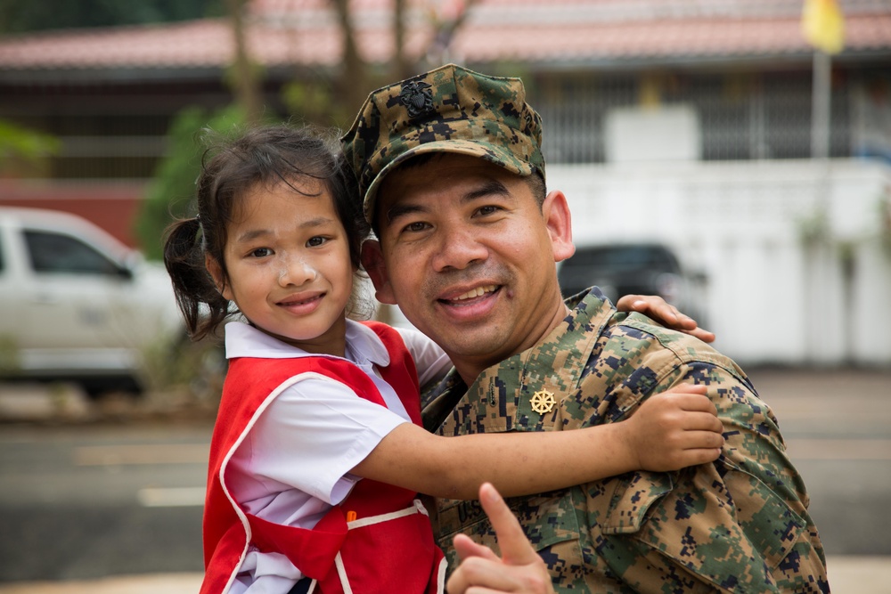 Cobra Gold 18: US Navy Chaplain Lt. Seeda visits local schools