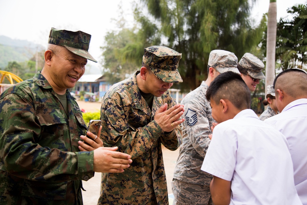 Cobra Gold 18: US Navy Chaplain Lt. Seeda visits local schools