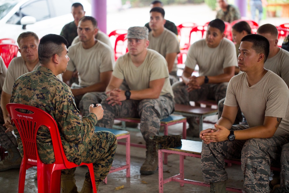 Cobra Gold 18: US Navy Chaplain Lt. Seeda visits local schools