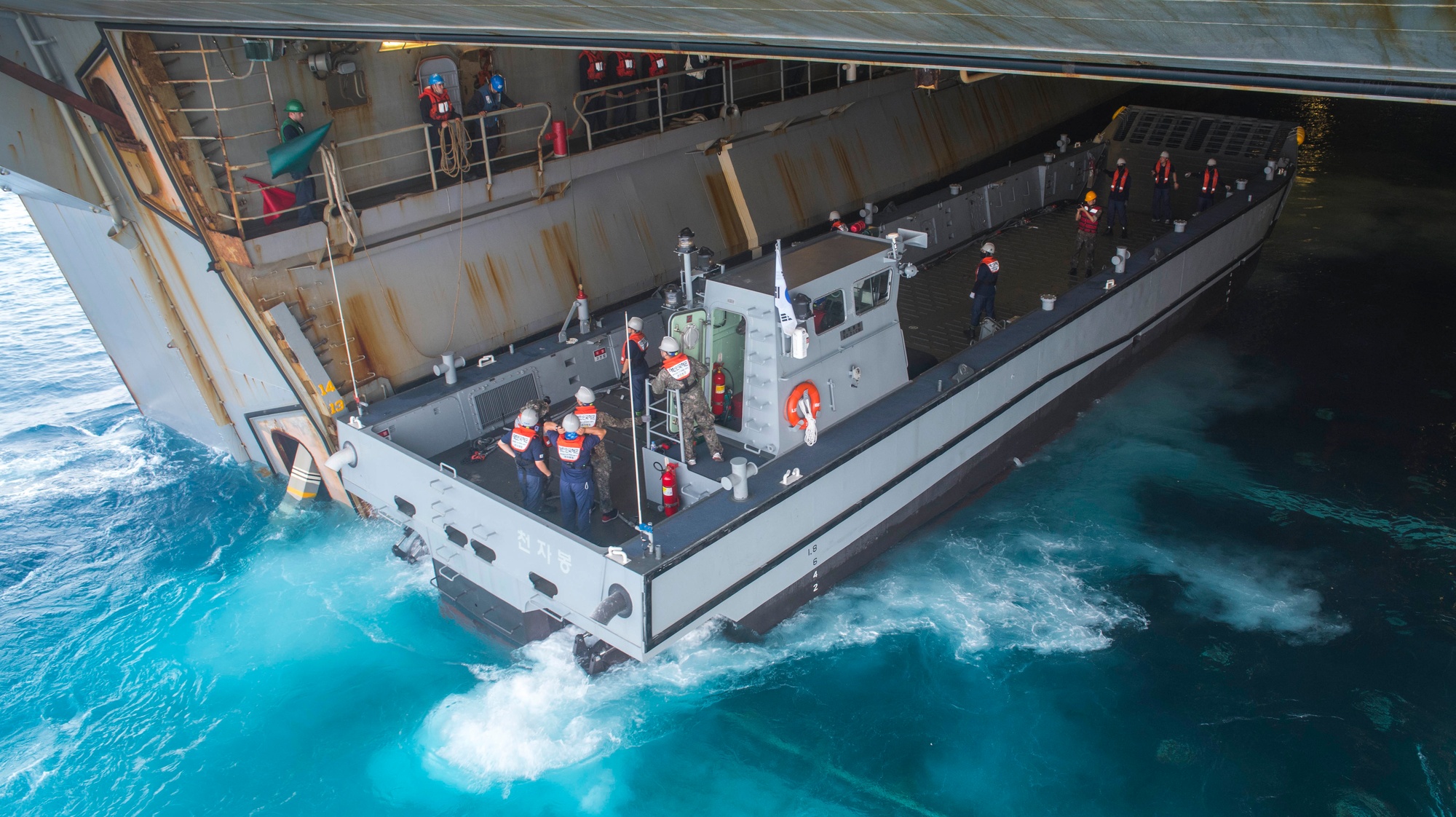 DVIDS - Images - USS Bonhomme Richard (LHD 6) Conducts LCM