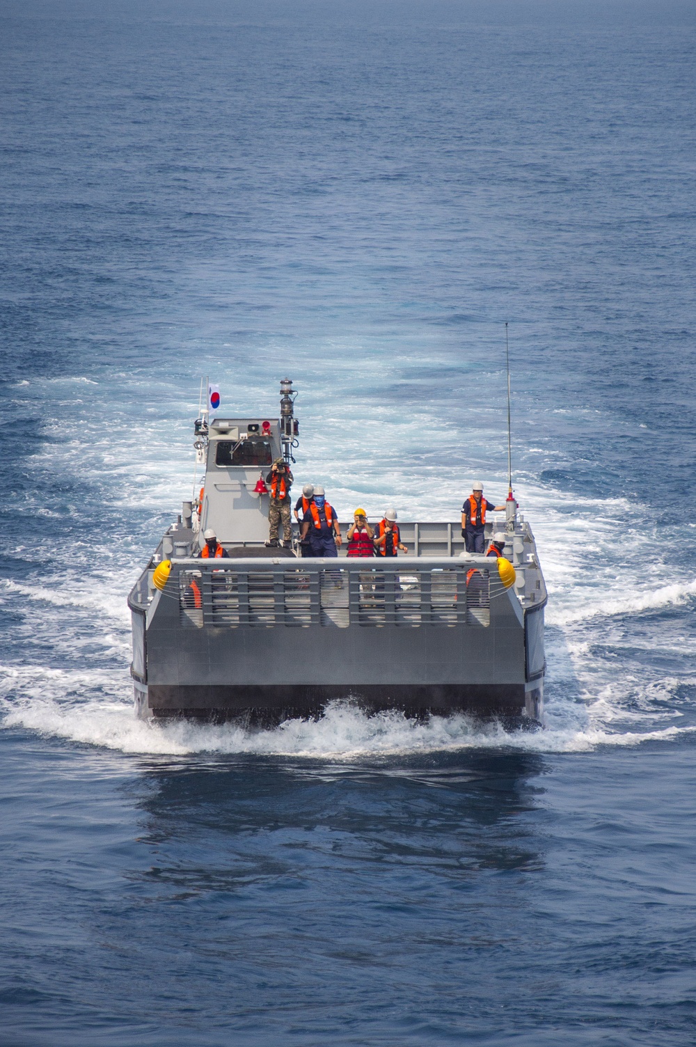 USS Bonhomme Richard (LHD 6) Conducts LCM cross-decking during Cobra Gold 2018.
