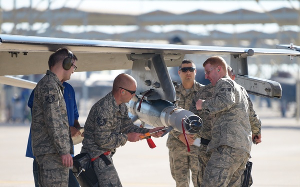 Reserve Citizen Airmen compete in Load Crew Competition