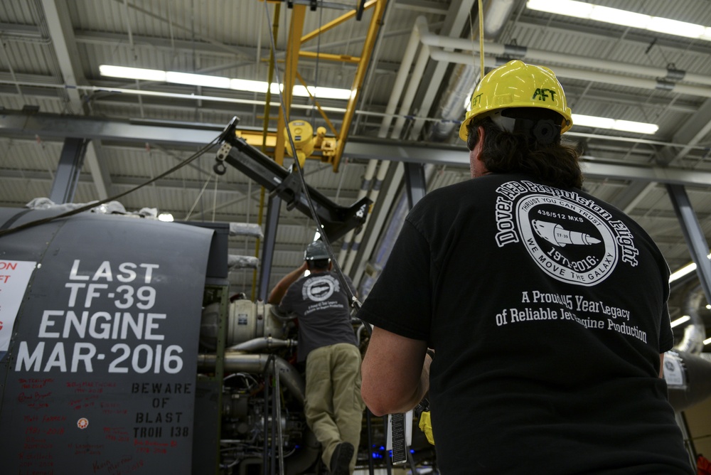 End of an era: Air Force, Team Dover say goodbye to last TF-39 engine