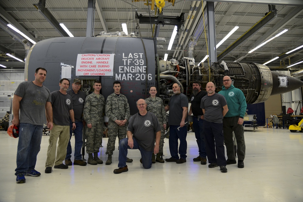 End of an era: Air Force, Team Dover say goodbye to last TF-39 engine