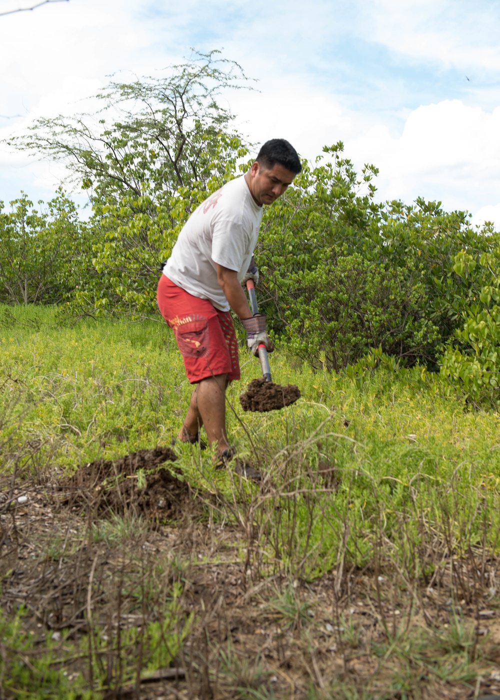 Loko Pa'aiau Fishpond Cleanup