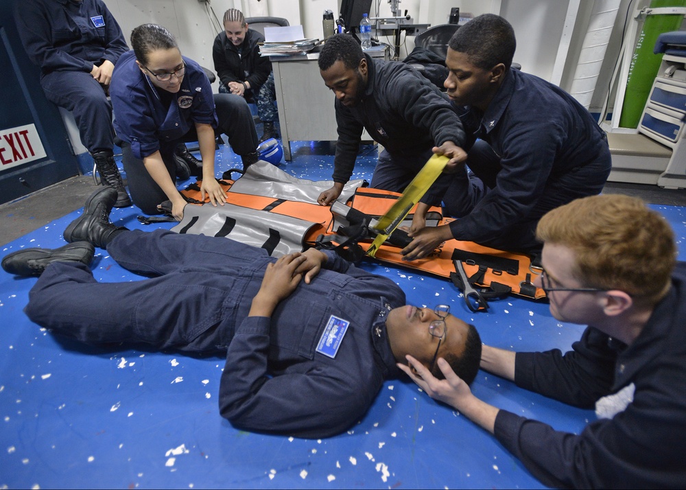 Blue Ridge Sailors participate in stretcher bearer training