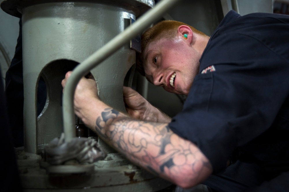 Bonhomme Richard (LHD 6) Sailors repair a lube oil service pump