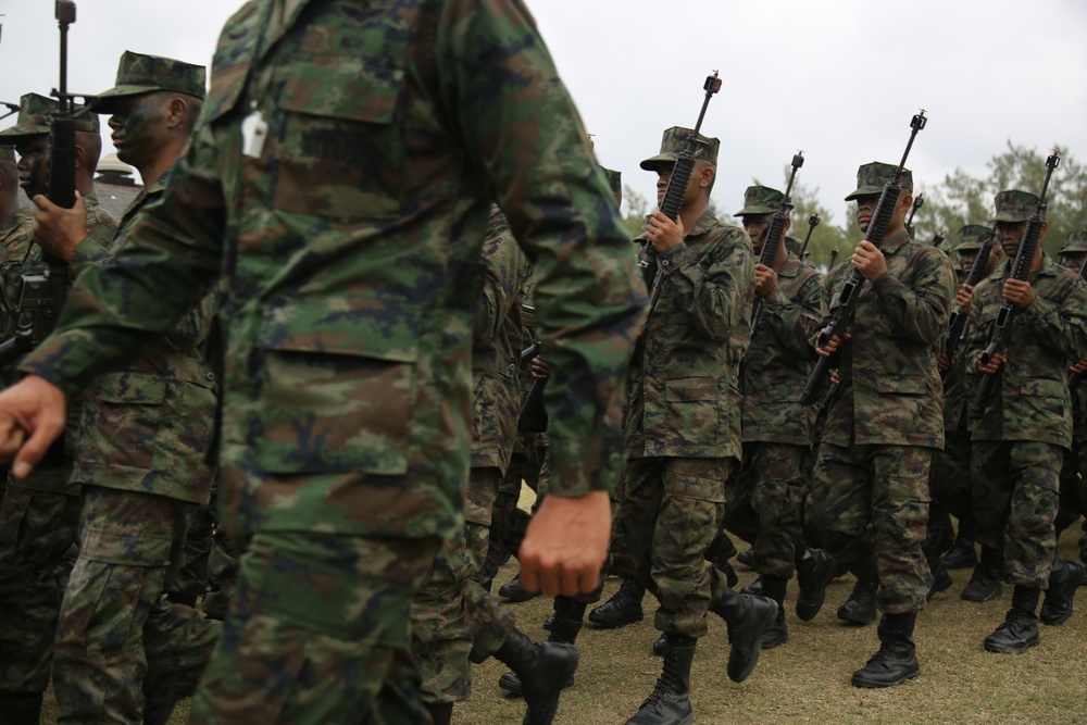 Cobra Gold 18: Royal Thai Marines assemble and disassemble weapons blindfolded and perform drill