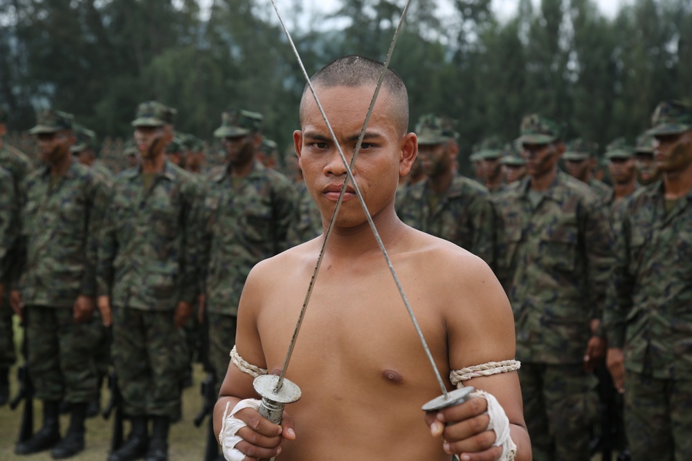 Cobra Gold 18: Royal Thai Marines assemble and disassemble weapons blindfolded and perform drill