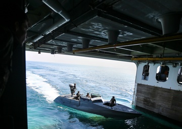 US Forces conduct bilateral maritime interdiction training with French Amphibious Ship Tonnerre