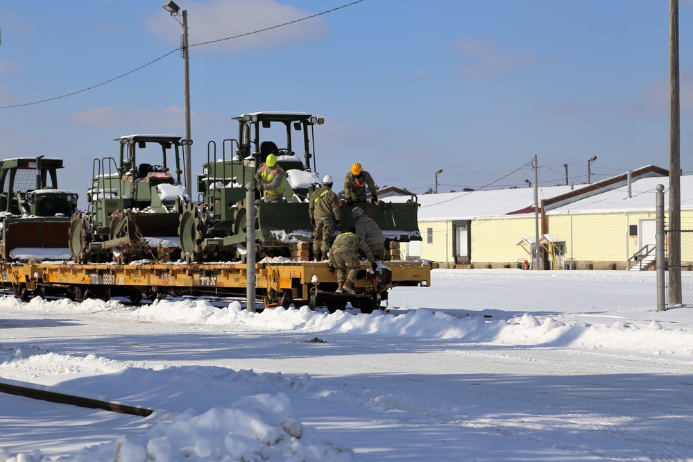 Soldiers build railcar-loading skills during exercise at Fort McCoy