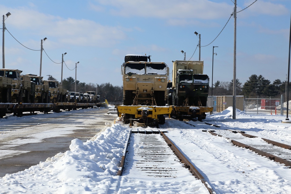 Soldiers build railcar-loading skills during exercise at Fort McCoy