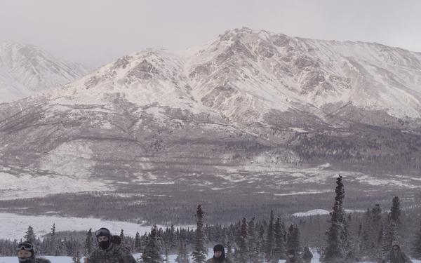 Soldiers learn skiing, snowshoeing in arctic conditions