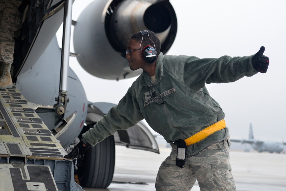 Army, Air Force exercise joint operations during deployment readiness exercise