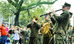 Quantico Marine Corps Band strikes up some jazzy tunes at Mardi Gras [Image 4 of 7]