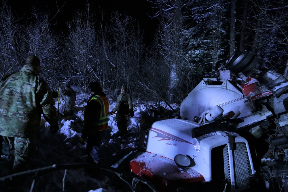 Alaska, Washington Guardsmen aid local authorities in Valdez oil spill