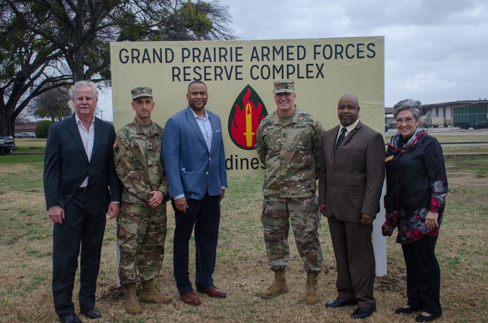 Congressman Veasey Visits Grand Prairie Armed Forces Reserve Complex
