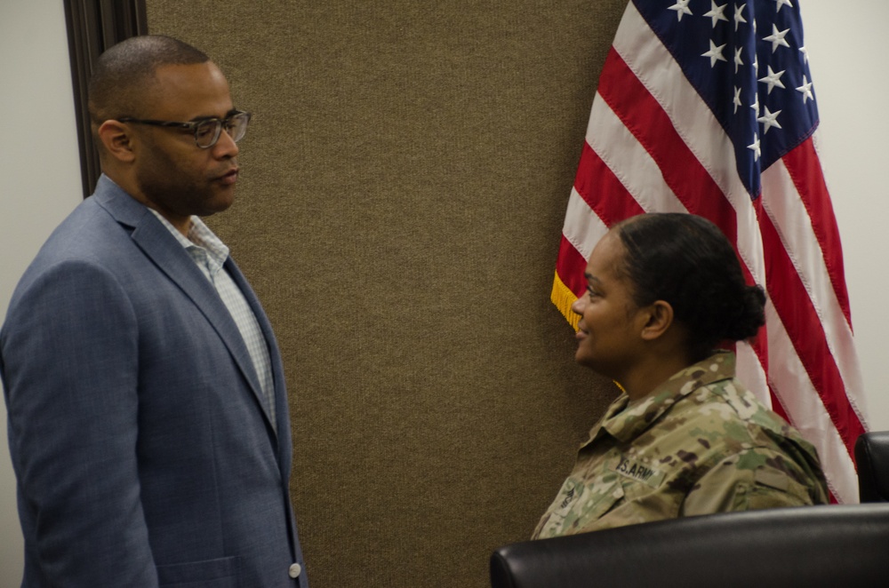 Congressman Veasey meets with Soldiers of Grand Prairie Armed Forces Reserve Complex