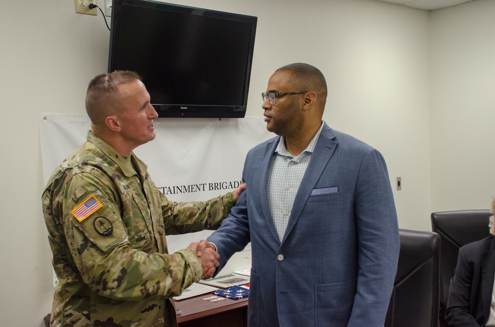 Congressman Veasey visits Grand Prairie Armed Forces Reserve Complex