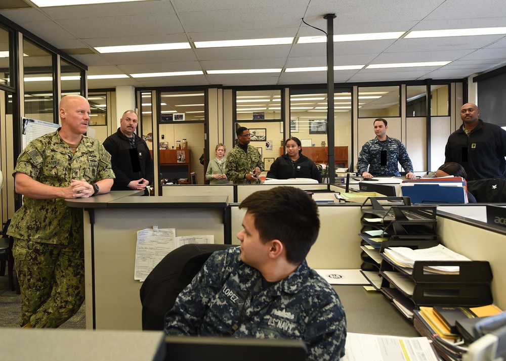 Naval Information Forces’ Force Master Chief Visits Cryptologic Warfare Group SIX