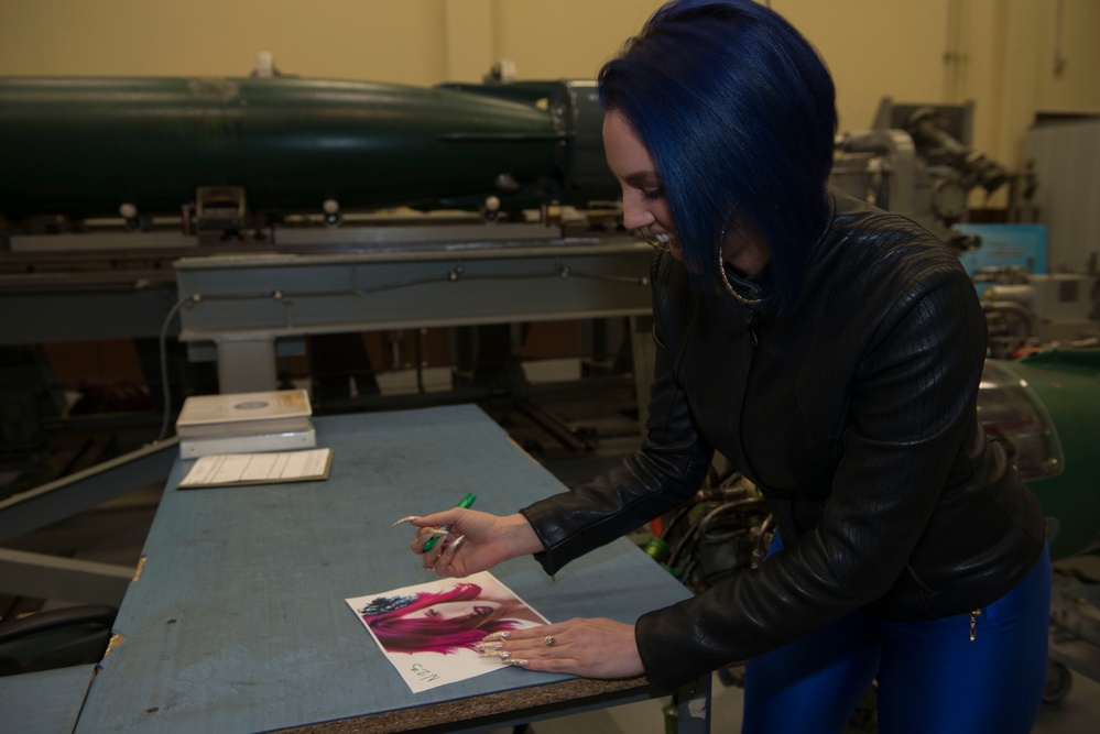 Actress and Singer Visits SSBN Sailors at Bangor