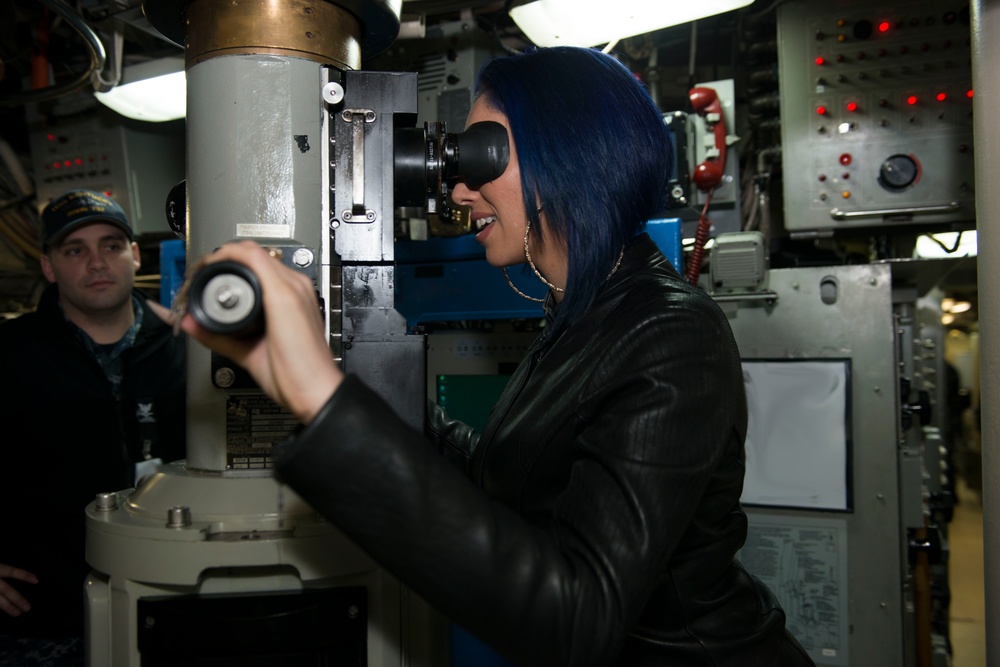 Actress and Singer Visits SSBN Sailors at Bangor