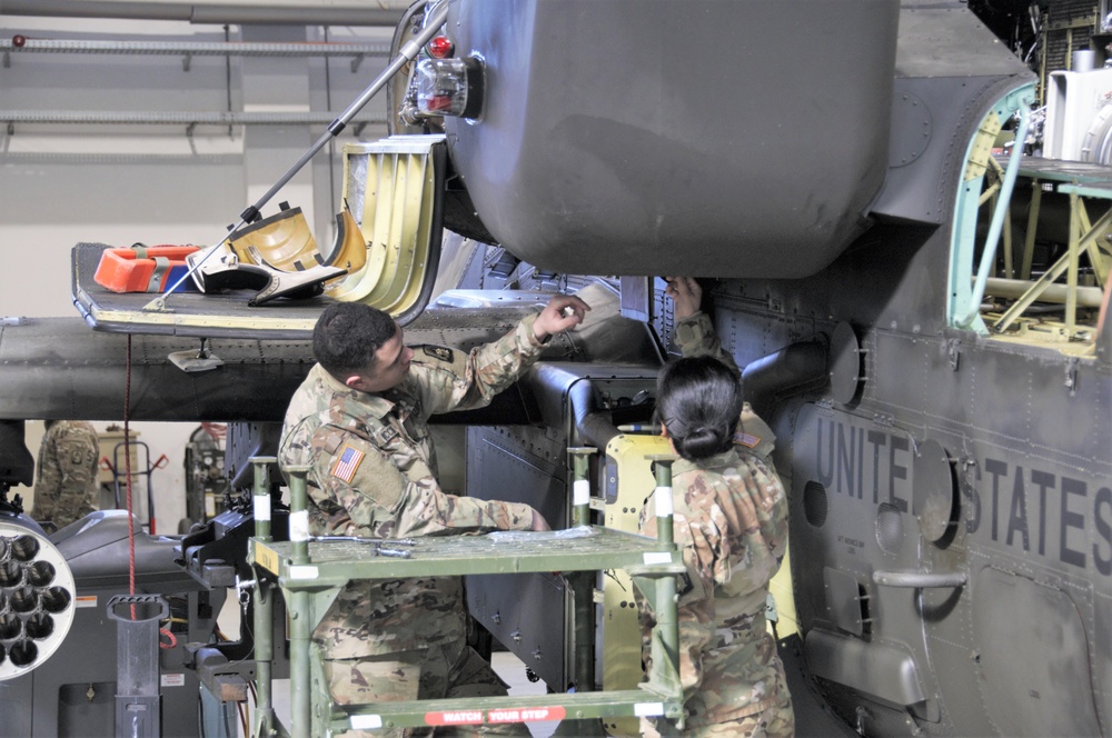 DVIDS - Images - AH-64 Apache Helicopter 500 Hours Phase Maintenance ...