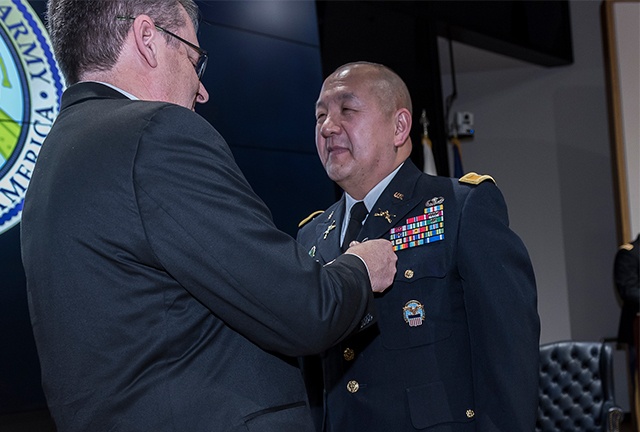 Col. Yee Hang retires from DLA Land and Maritime